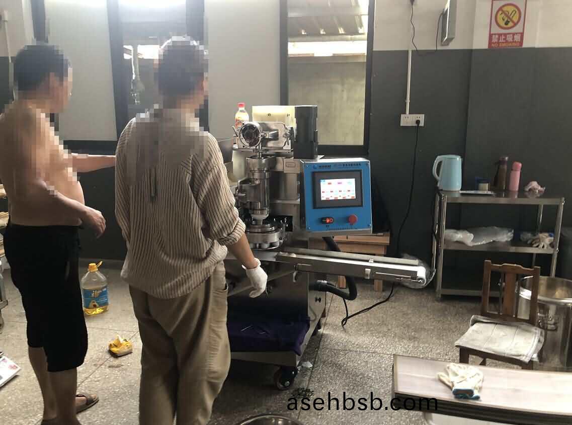 多功能包馅机上门调试(shi)现场(chang)