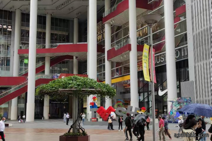 昔日“中华第一店”，接不住南京东路的泼天流量？